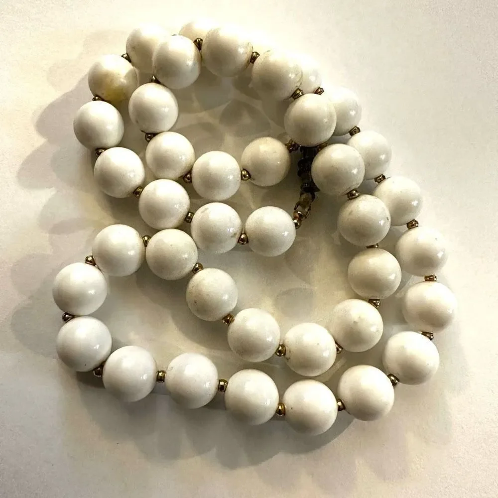 White and gold beaded necklace white gold